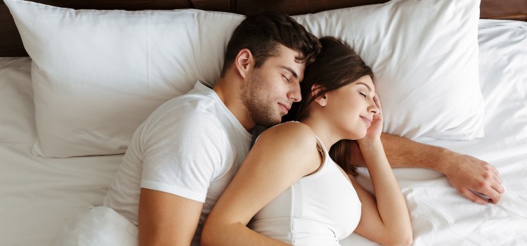 dormir solo o en pareja